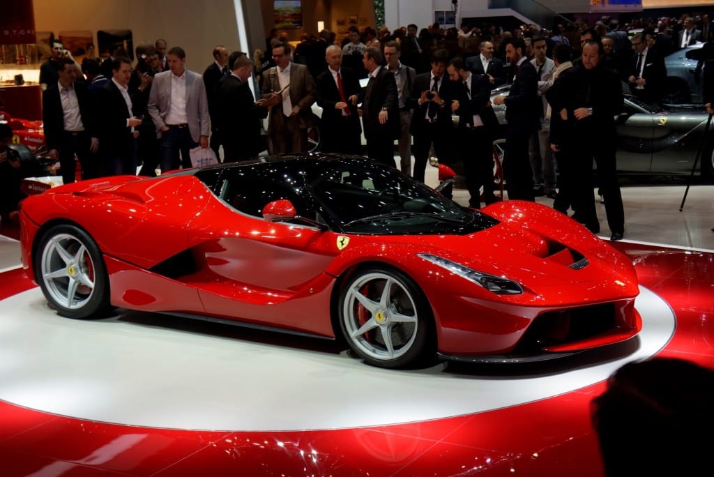 Ferrari presenta dibujos de patente para un hipercoche similar a