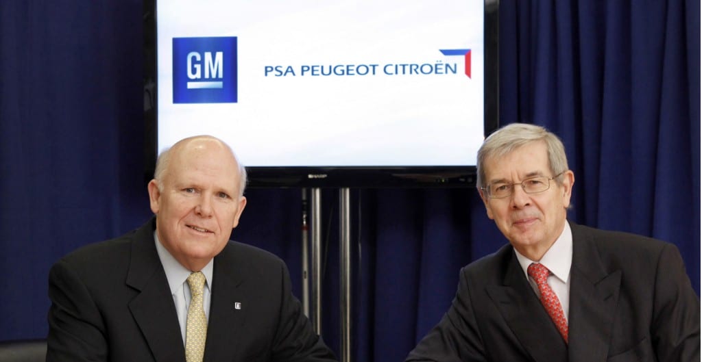 GM CEO Dan Akerson (left) and PSA Peugeot Citroen CEO Philippe Varin