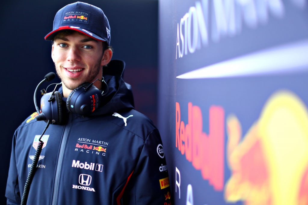 2019 Red Bull Racing F1 car revealed fires up Honda